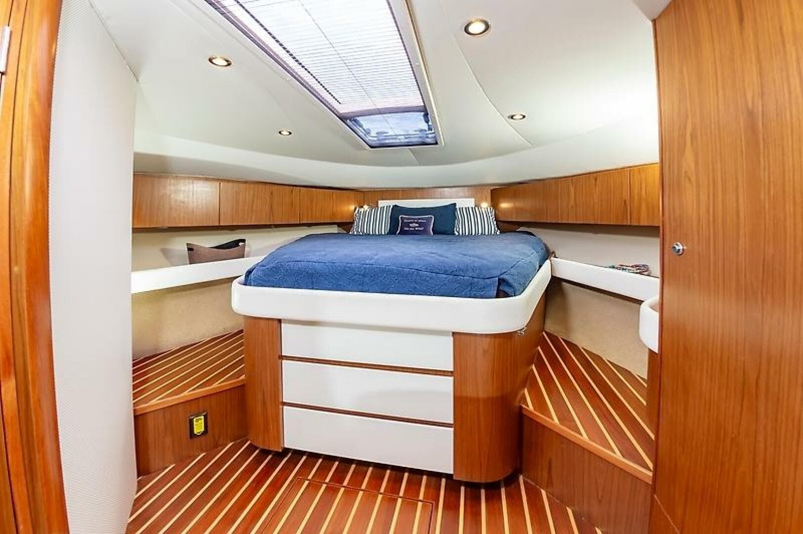 2015 Tiara Yachts 39 Coronet — photo 32