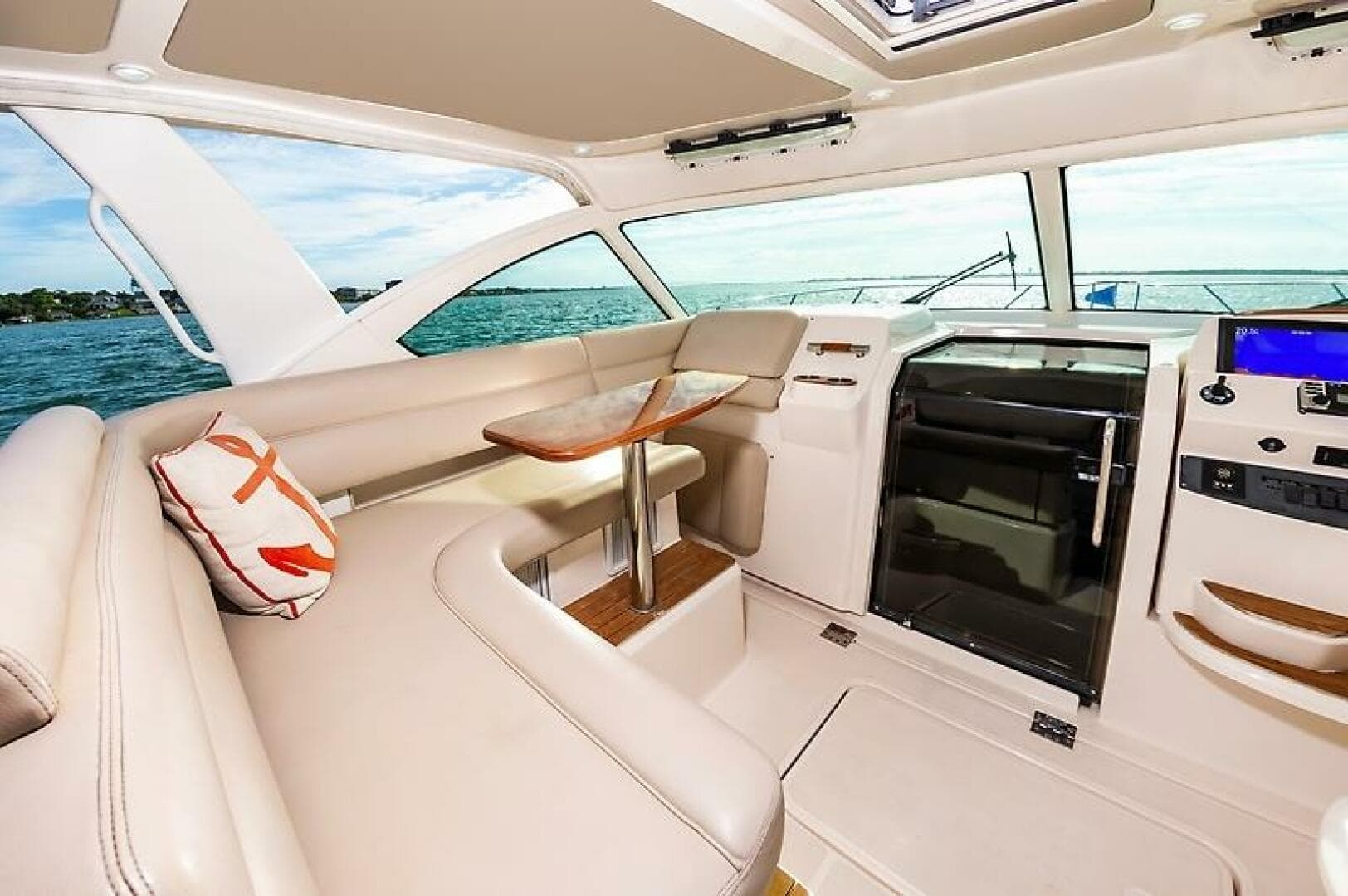 2015 Tiara Yachts 39 Coronet — photo 17