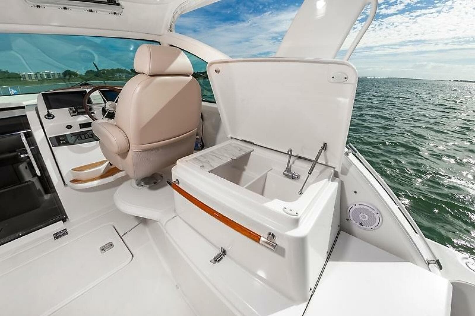 2015 Tiara Yachts 39 Coronet — photo 13
