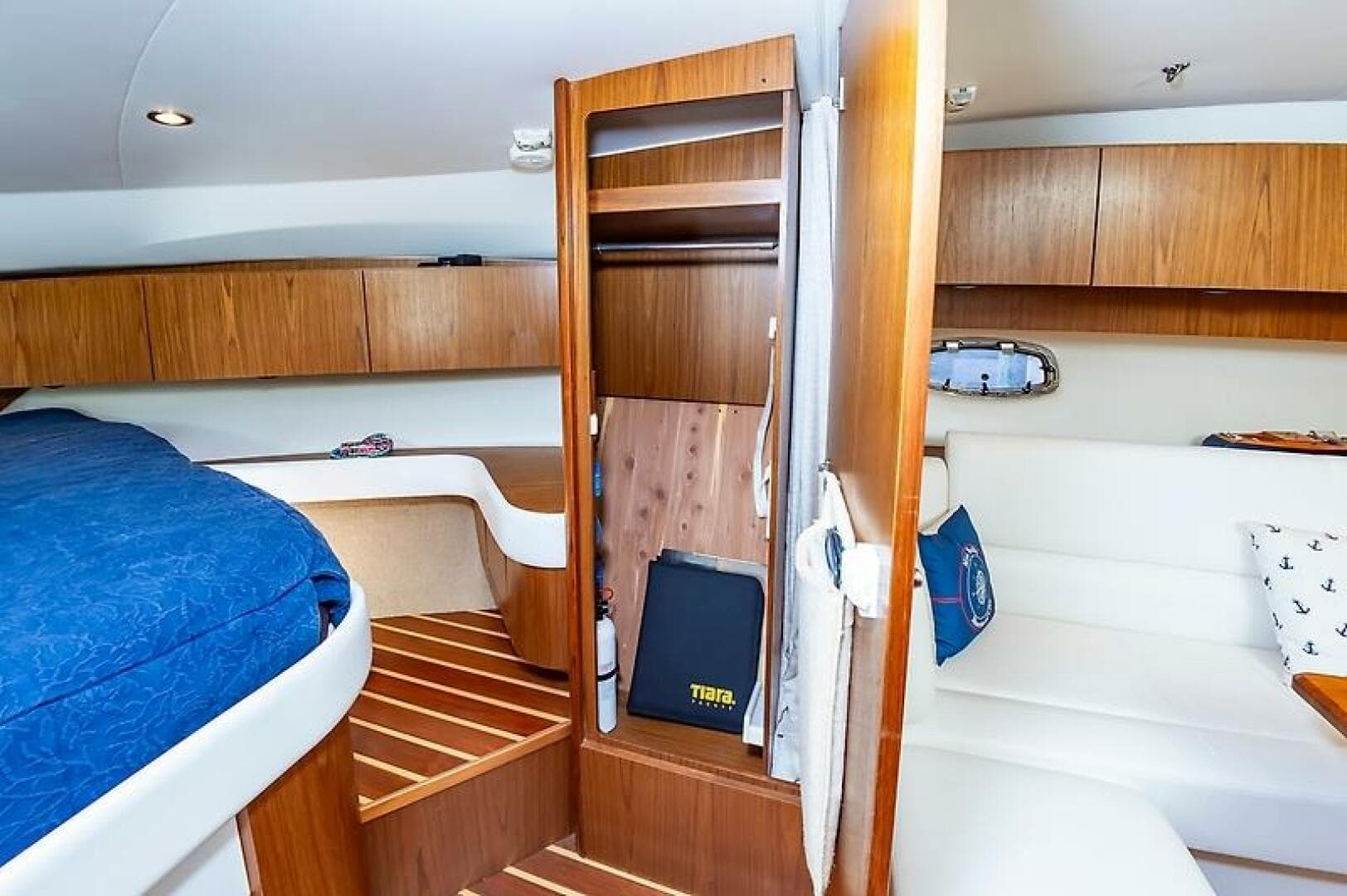 2015 Tiara Yachts 39 Coronet — photo 33