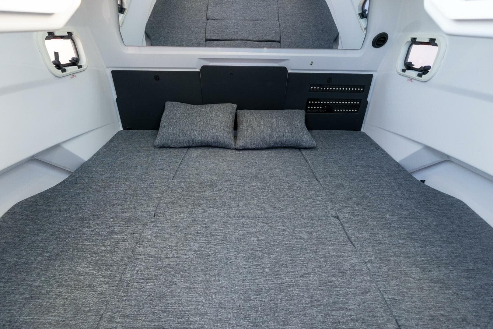 2026 Axopar Cross Cabin — photo 37