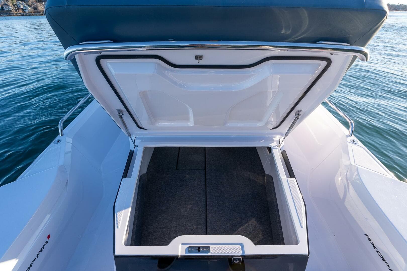 2026 Axopar Cross Cabin — photo 12