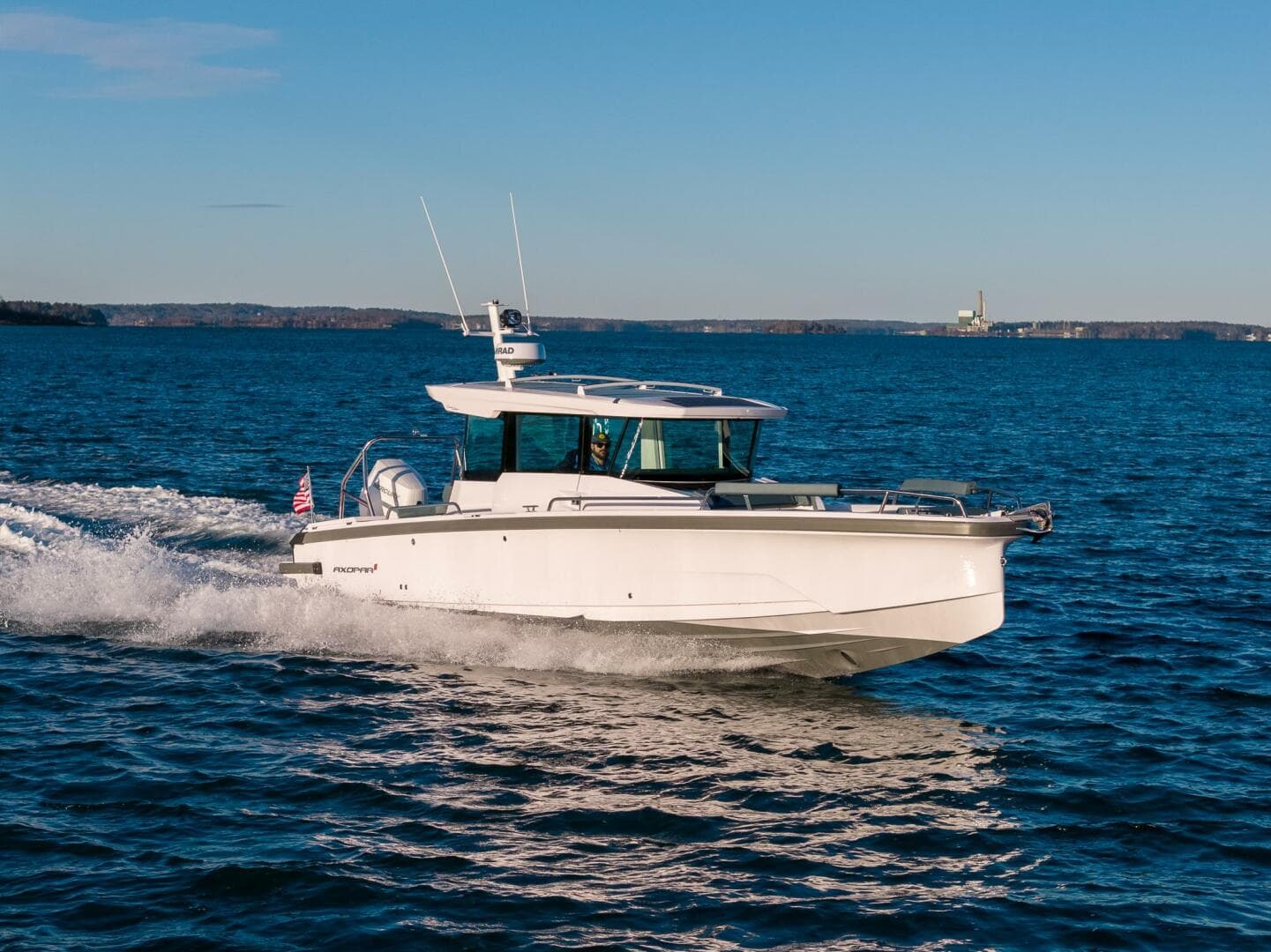 2026 Axopar Cross Cabin — photo 2