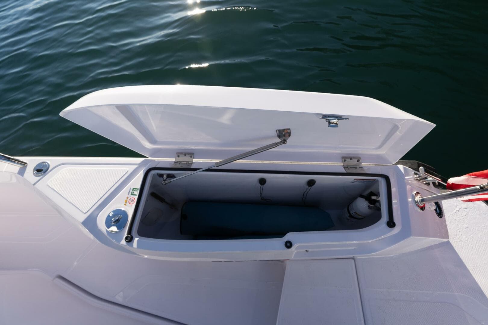 2026 Axopar Cross Cabin — photo 15