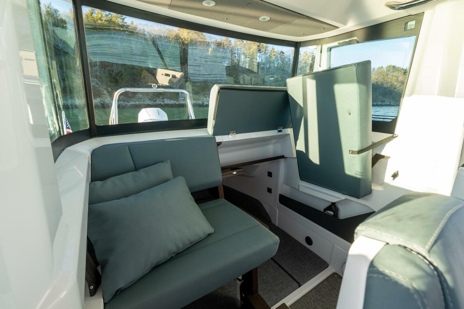 2026 Axopar Cross Cabin — photo 22