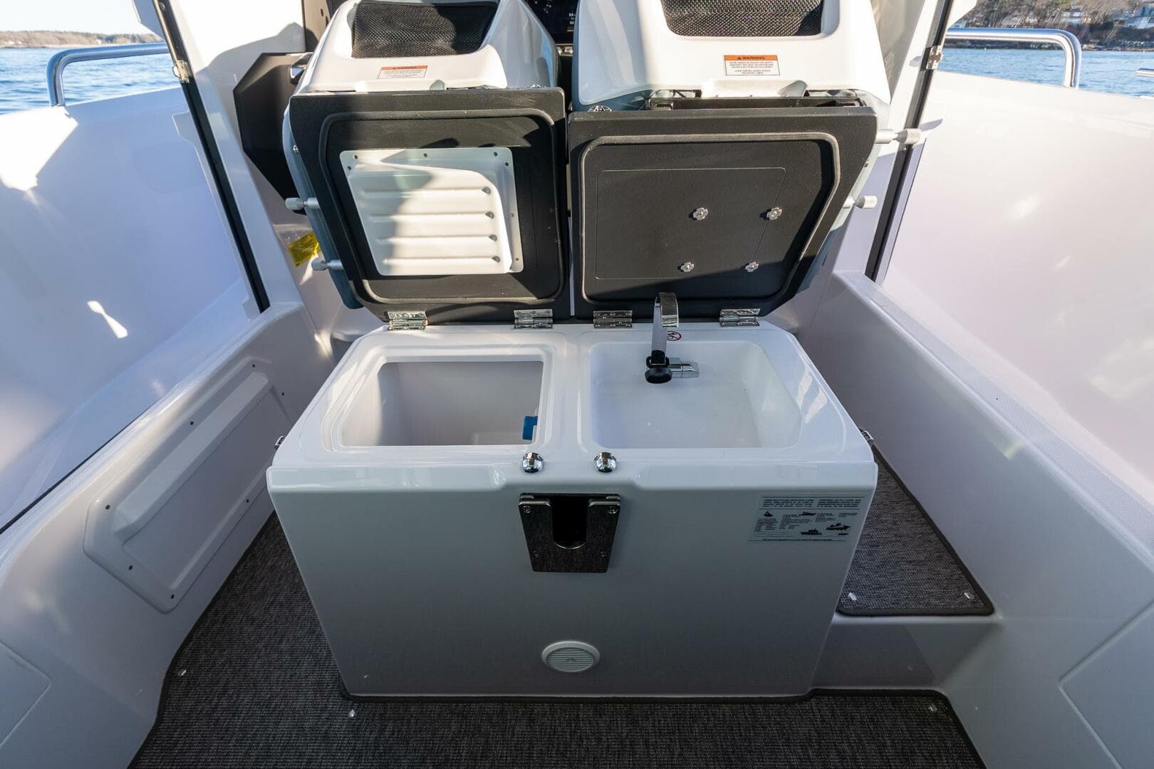 2026 Axopar Cross Cabin — photo 17