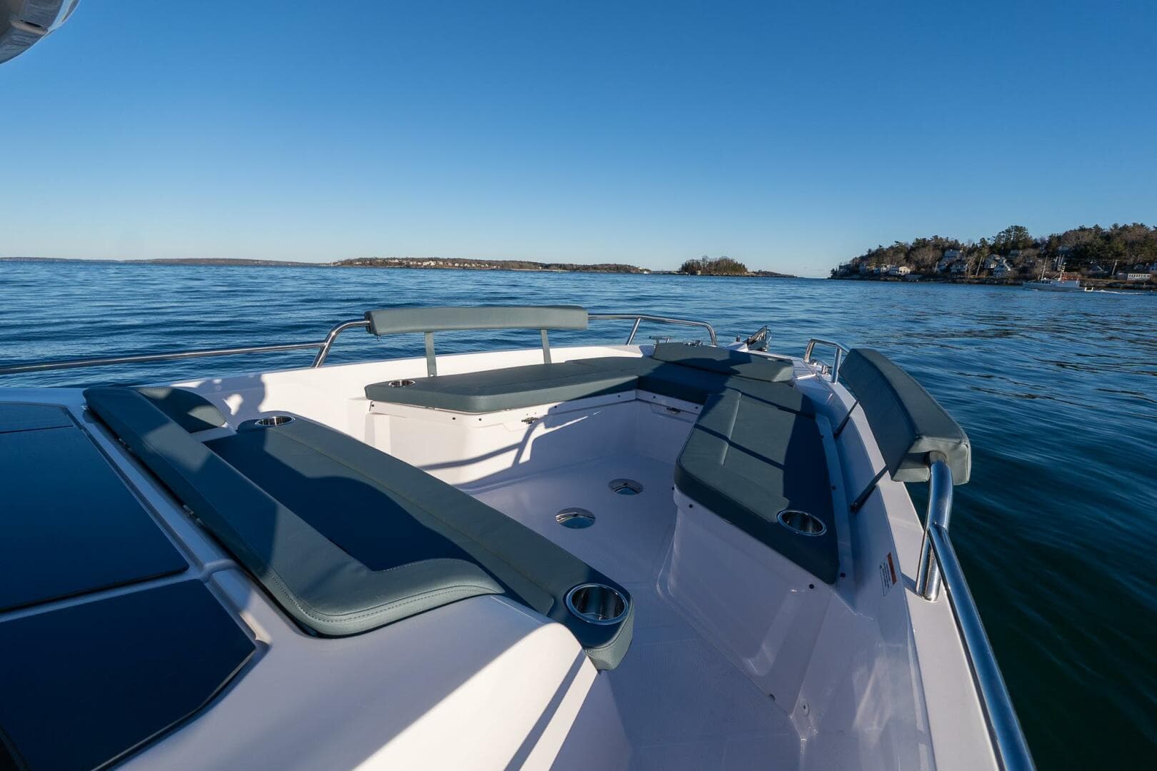 2026 Axopar Cross Cabin — photo 33