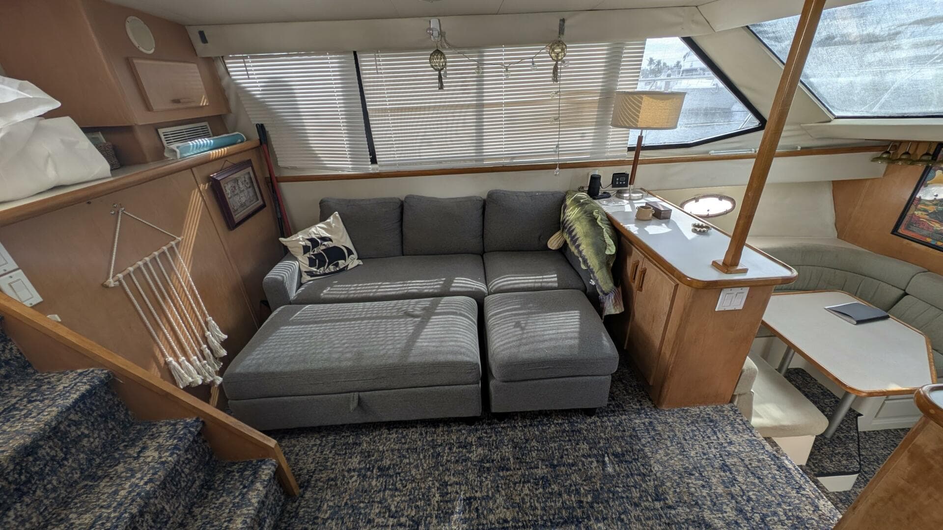 1994 Carver 370 Aft Cabin — photo 21