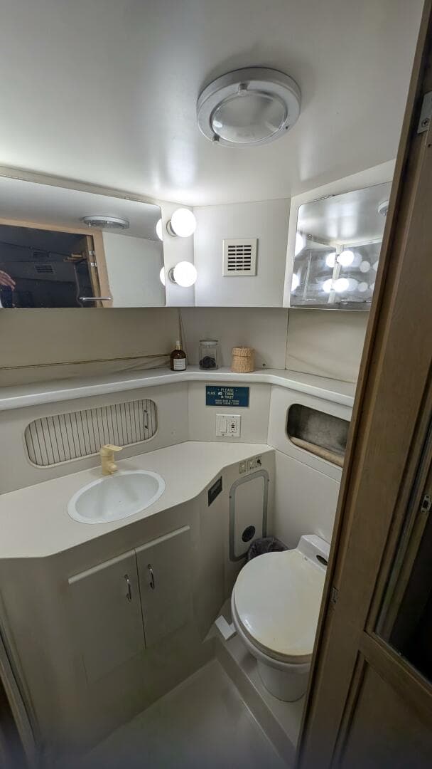 1994 Carver 370 Aft Cabin — photo 40