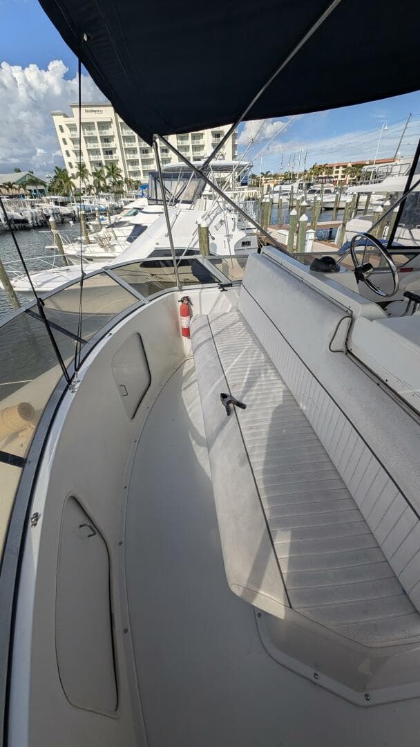 1994 Carver 370 Aft Cabin — photo 11