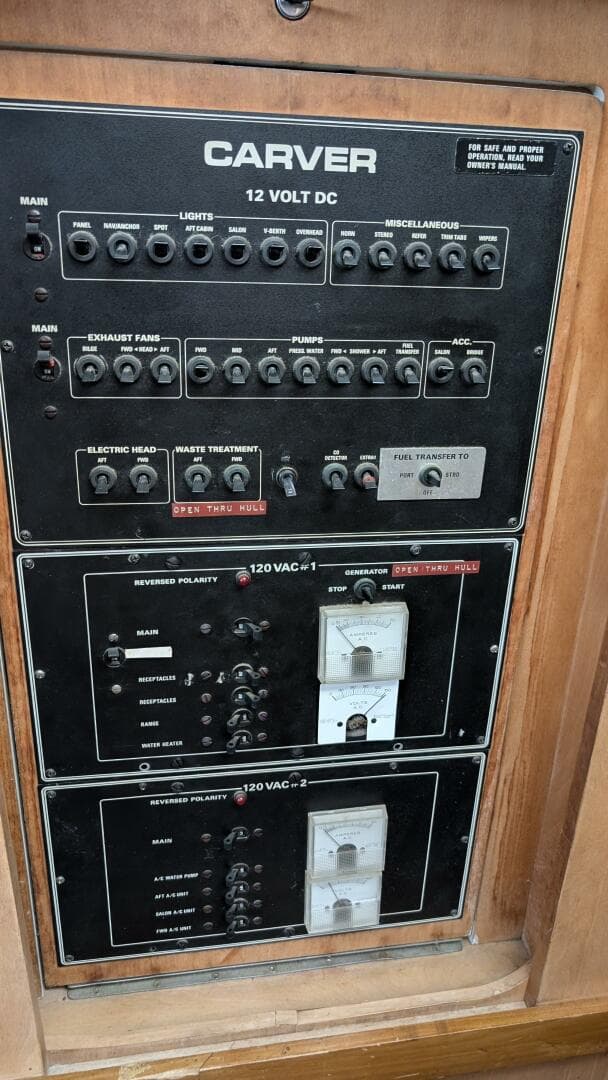 1994 Carver 370 Aft Cabin — photo 30