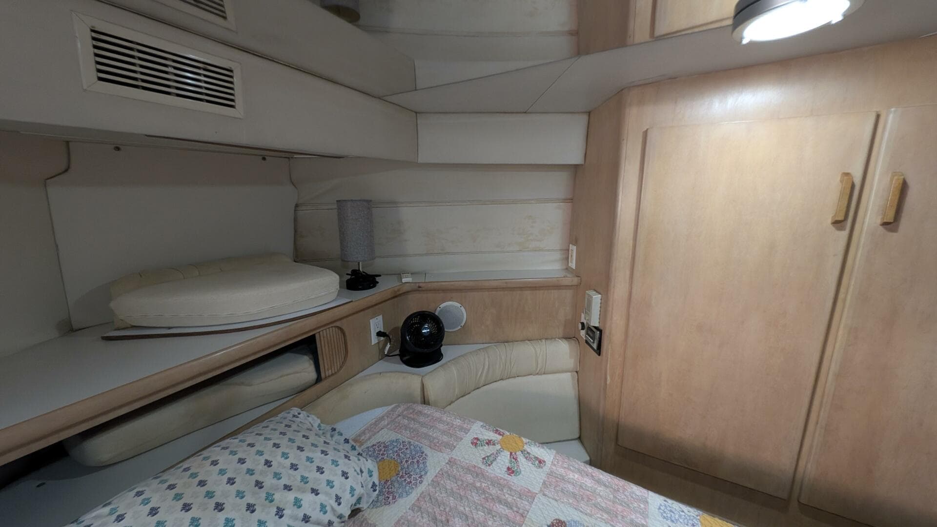1994 Carver 370 Aft Cabin — photo 38