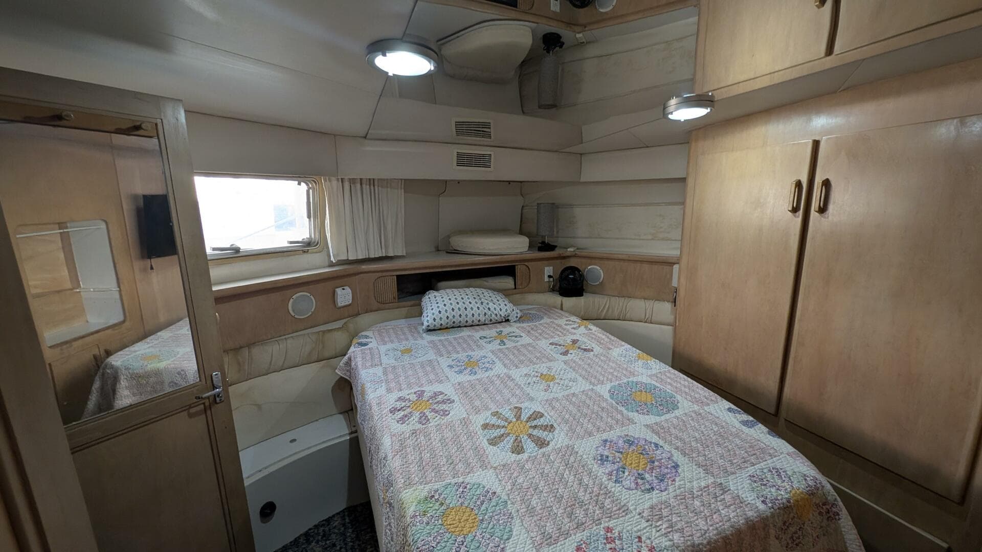 1994 Carver 370 Aft Cabin — photo 34