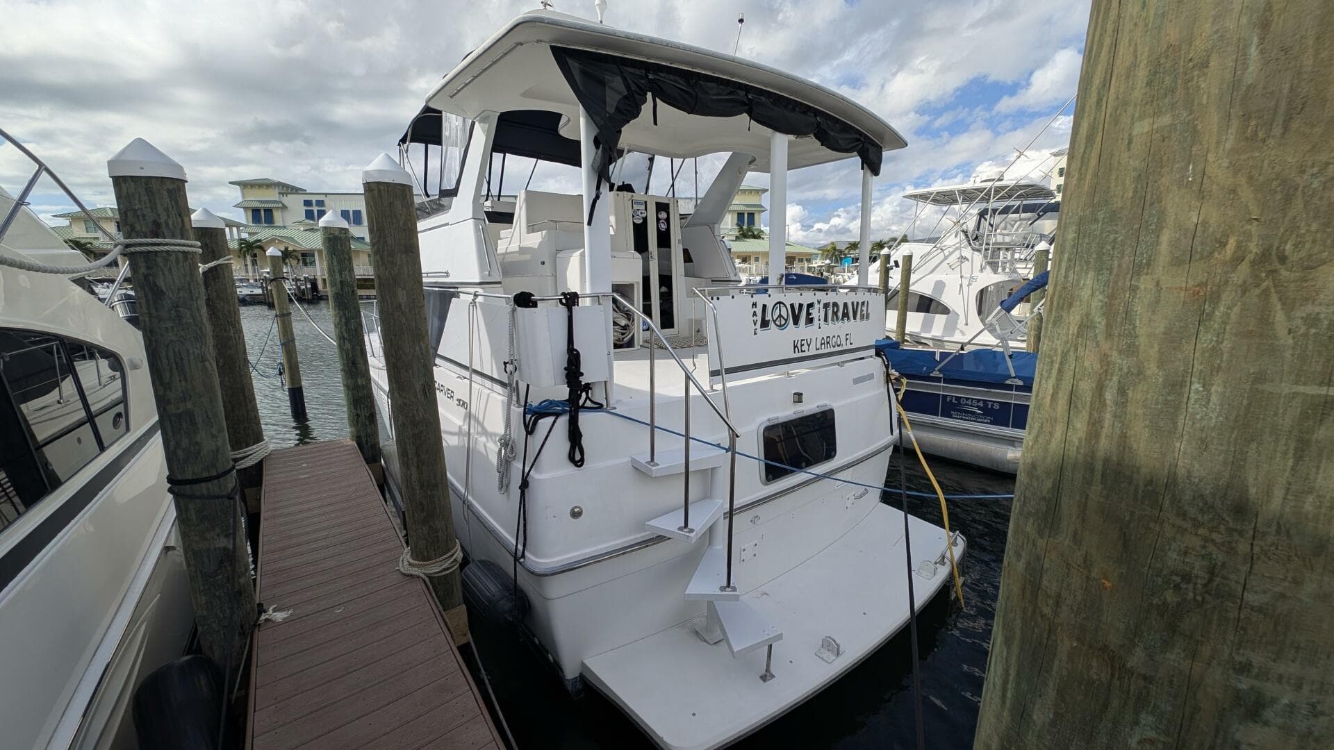 1994 Carver 370 Aft Cabin — photo 3