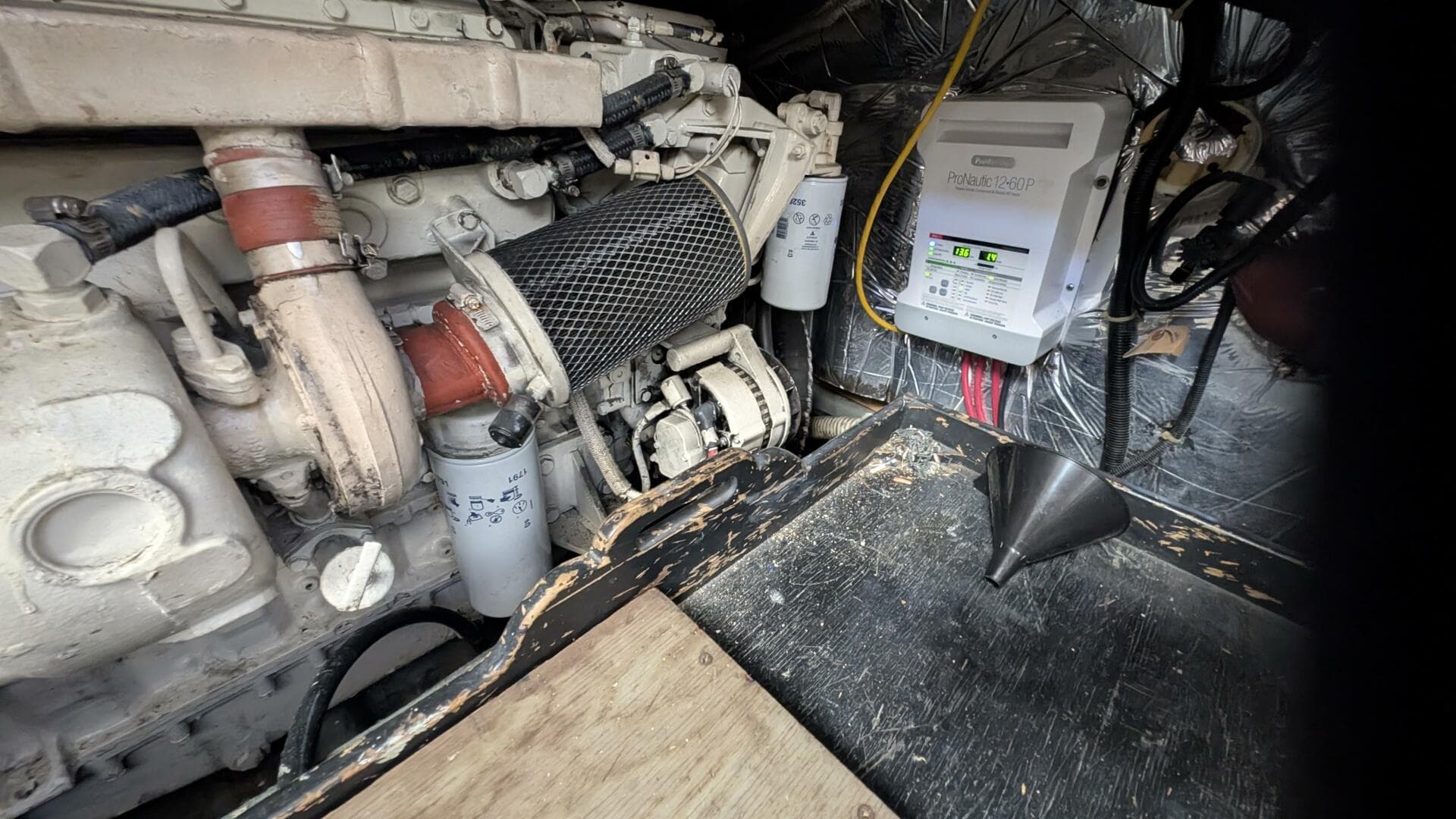 1994 Carver 370 Aft Cabin — photo 43