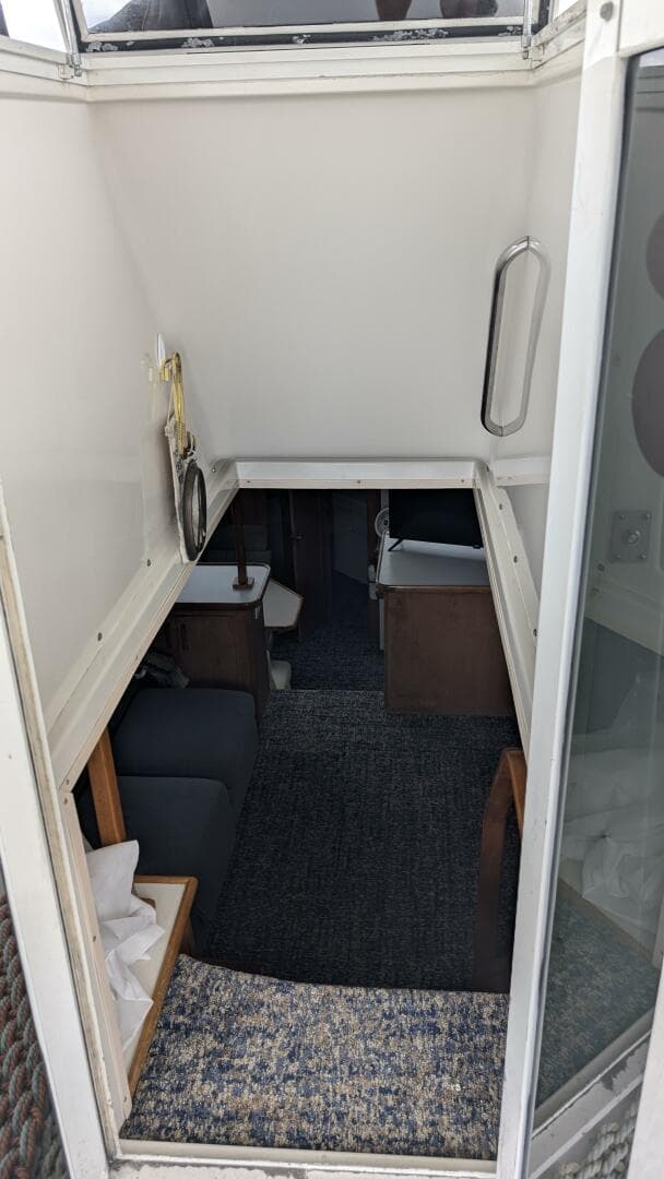 1994 Carver 370 Aft Cabin — photo 18