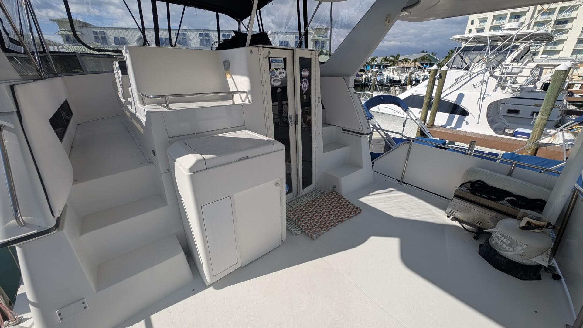 1994 Carver 370 Aft Cabin — photo 15