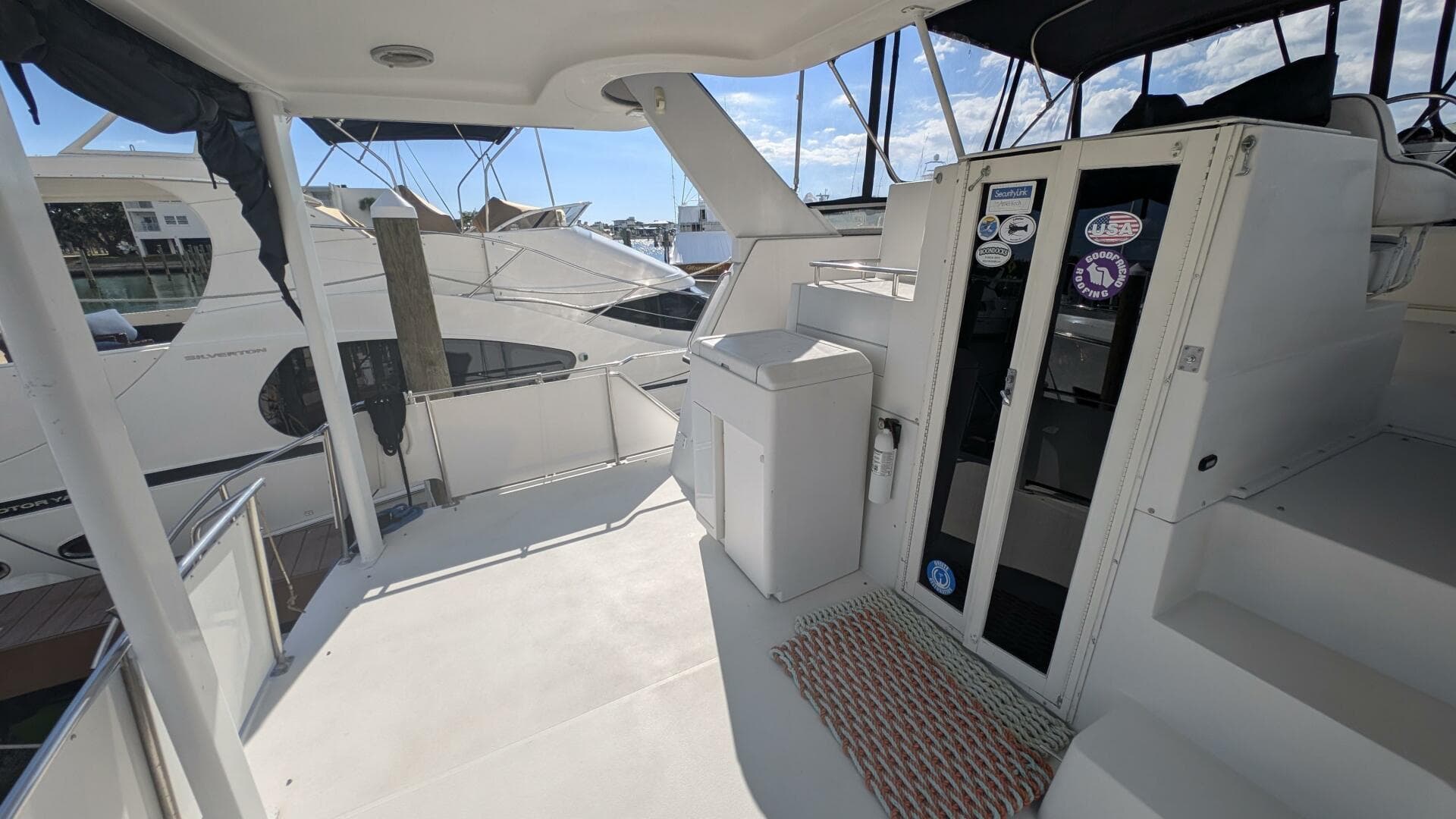 1994 Carver 370 Aft Cabin — photo 16