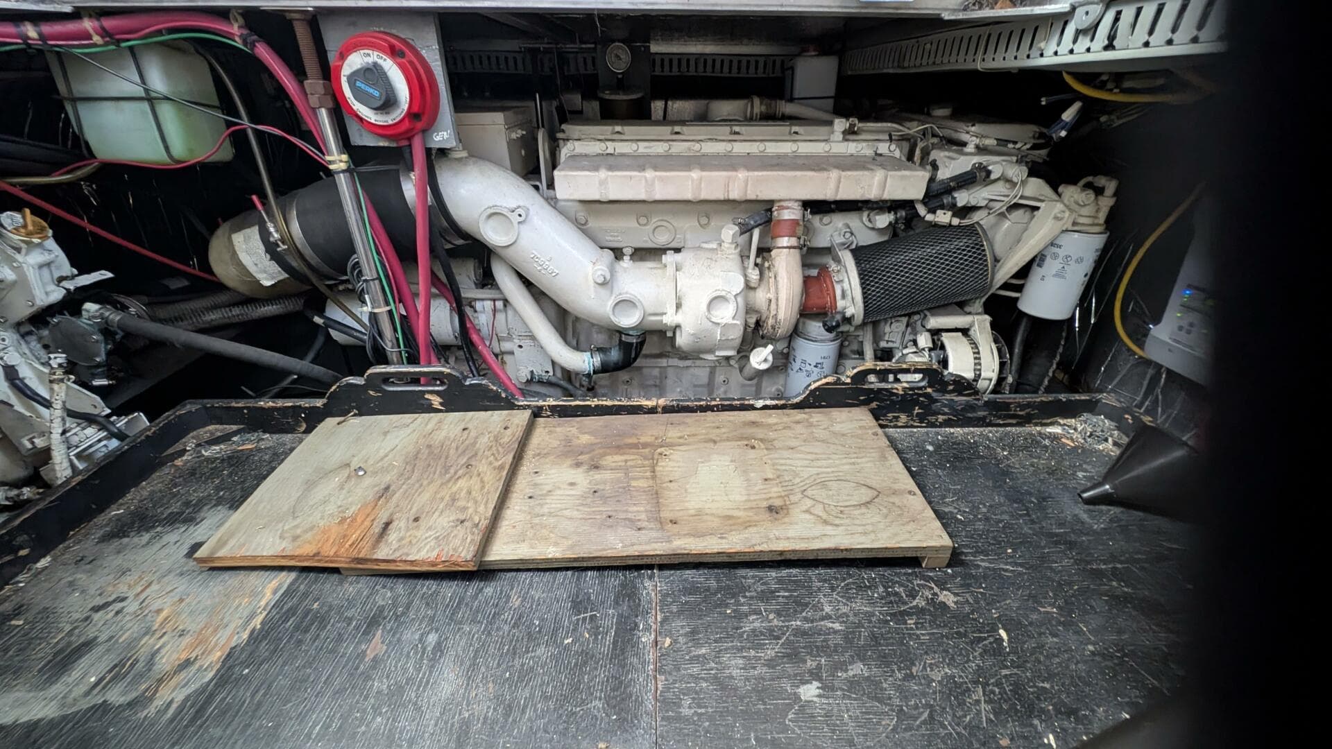 1994 Carver 370 Aft Cabin — photo 45