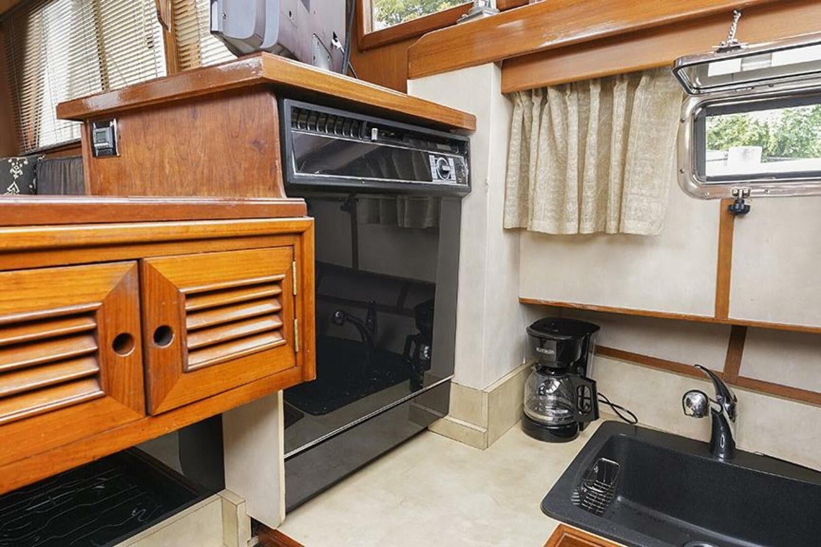 1987 Tradewinds 47 — photo 23