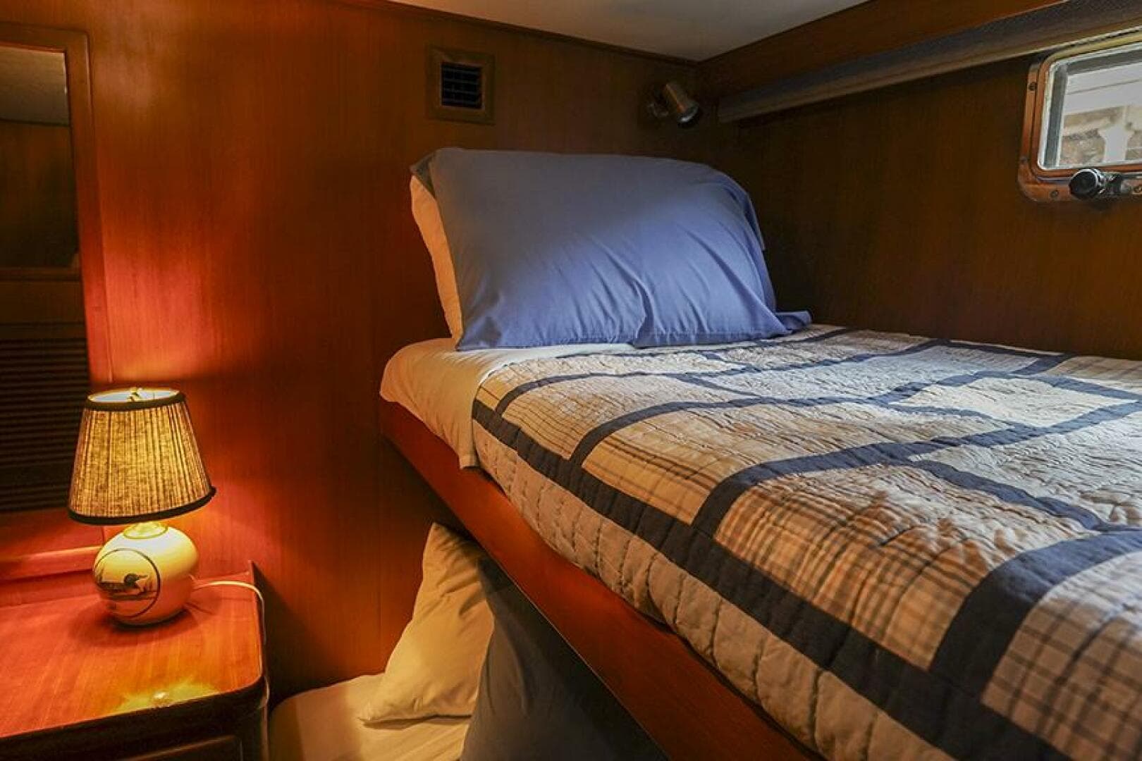 1987 Tradewinds 47 — photo 25