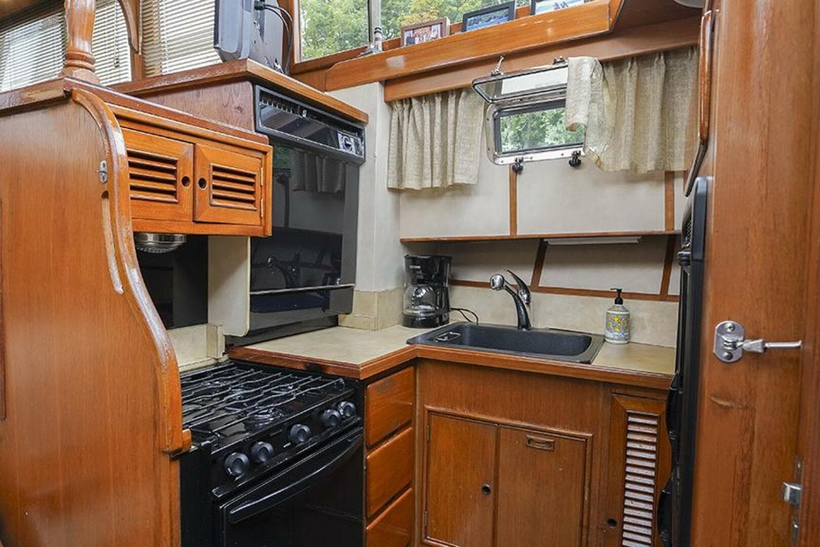 1987 Tradewinds 47 — photo 21