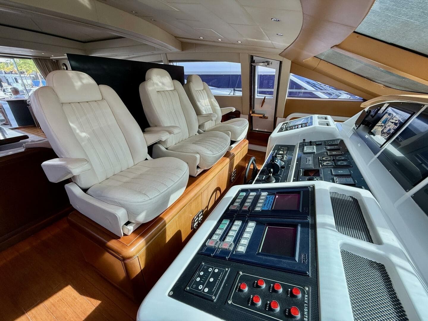 2005 Mangusta 92 — photo 8