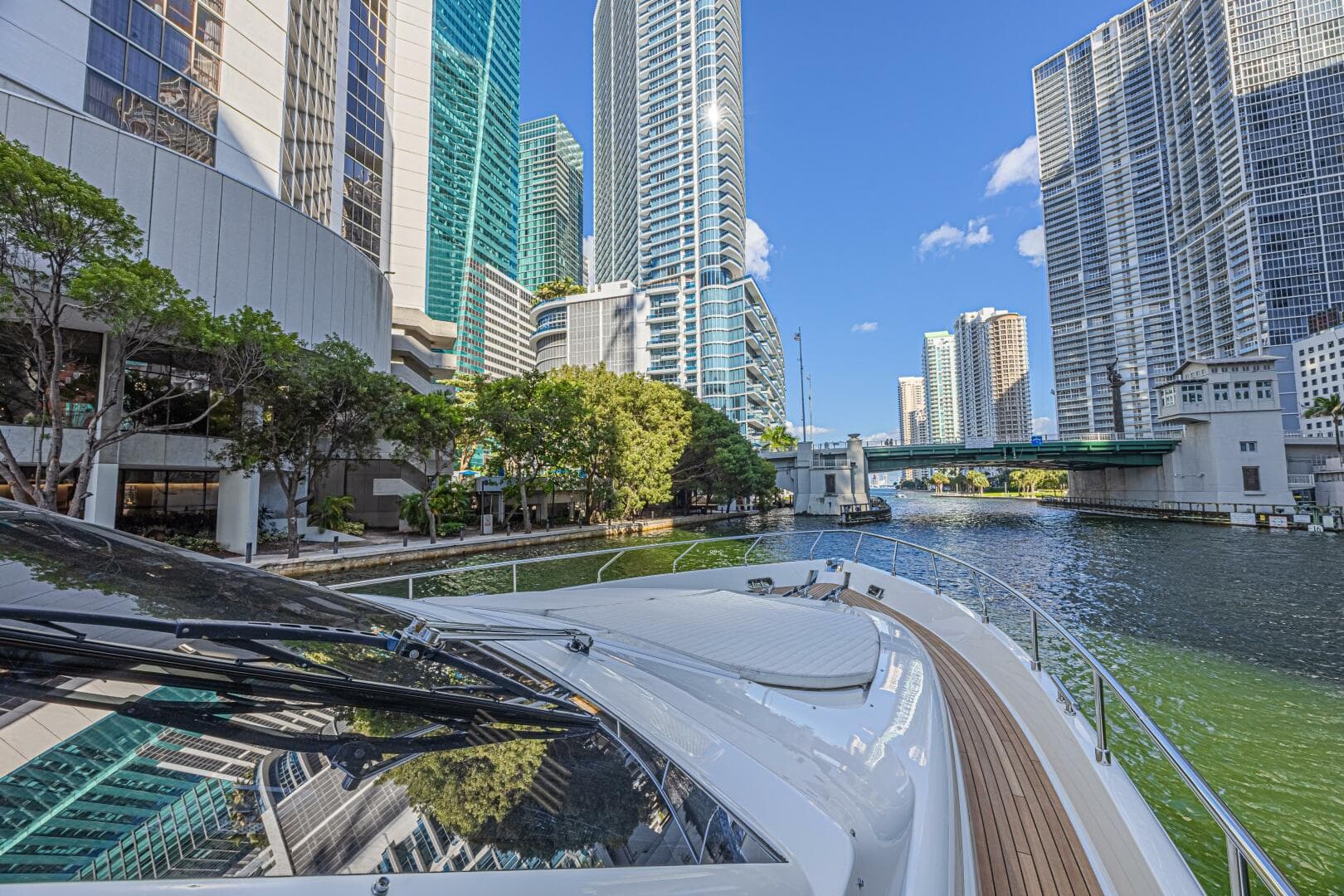 2011 Ferretti Yachts 830 — photo 20