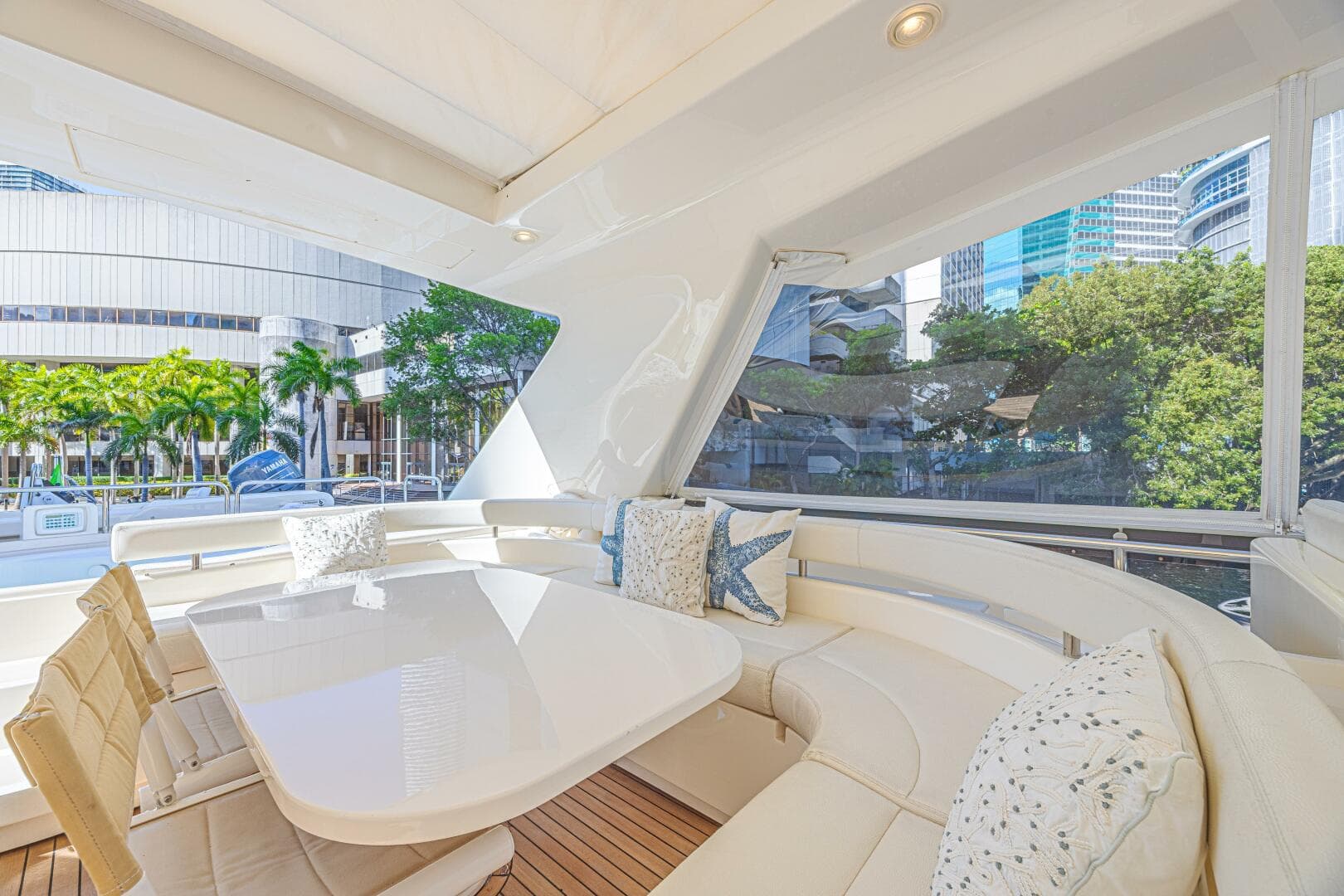 2011 Ferretti Yachts 830 — photo 24