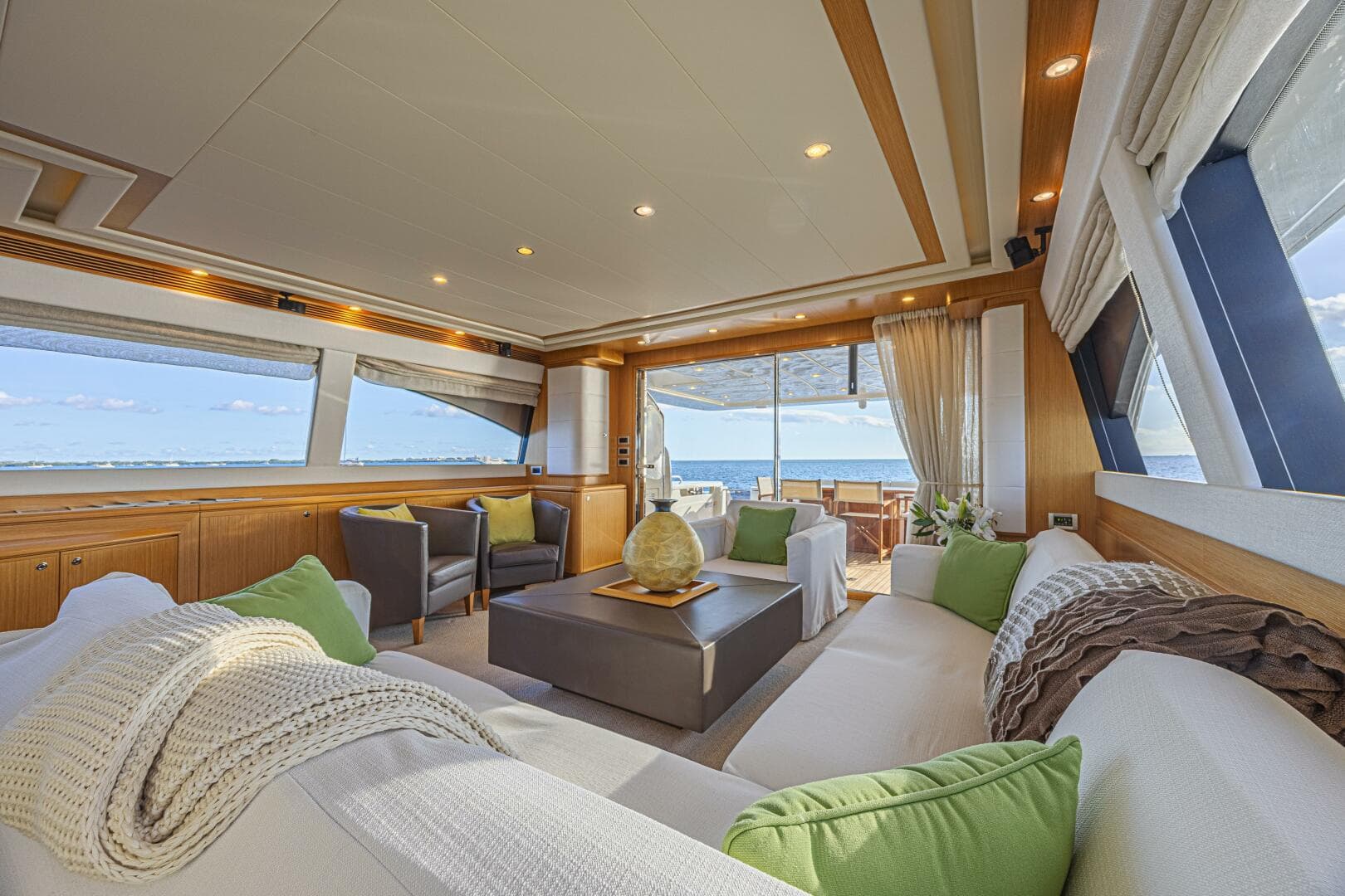 2011 Ferretti Yachts 830 — photo 44