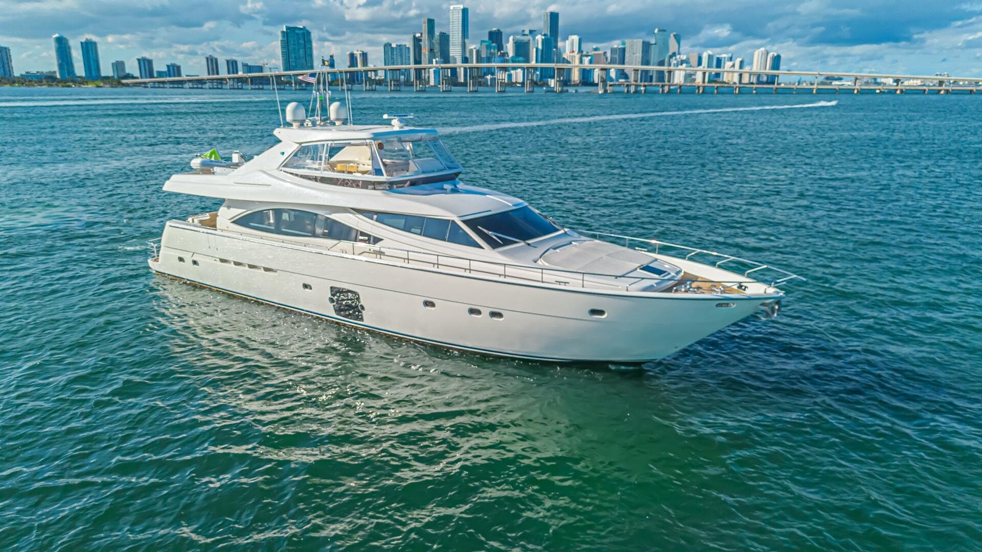 2011 Ferretti Yachts 830 — photo 3