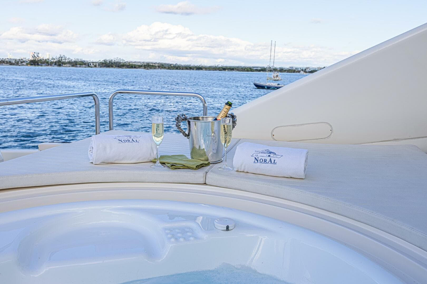 2011 Ferretti Yachts 830 — photo 26