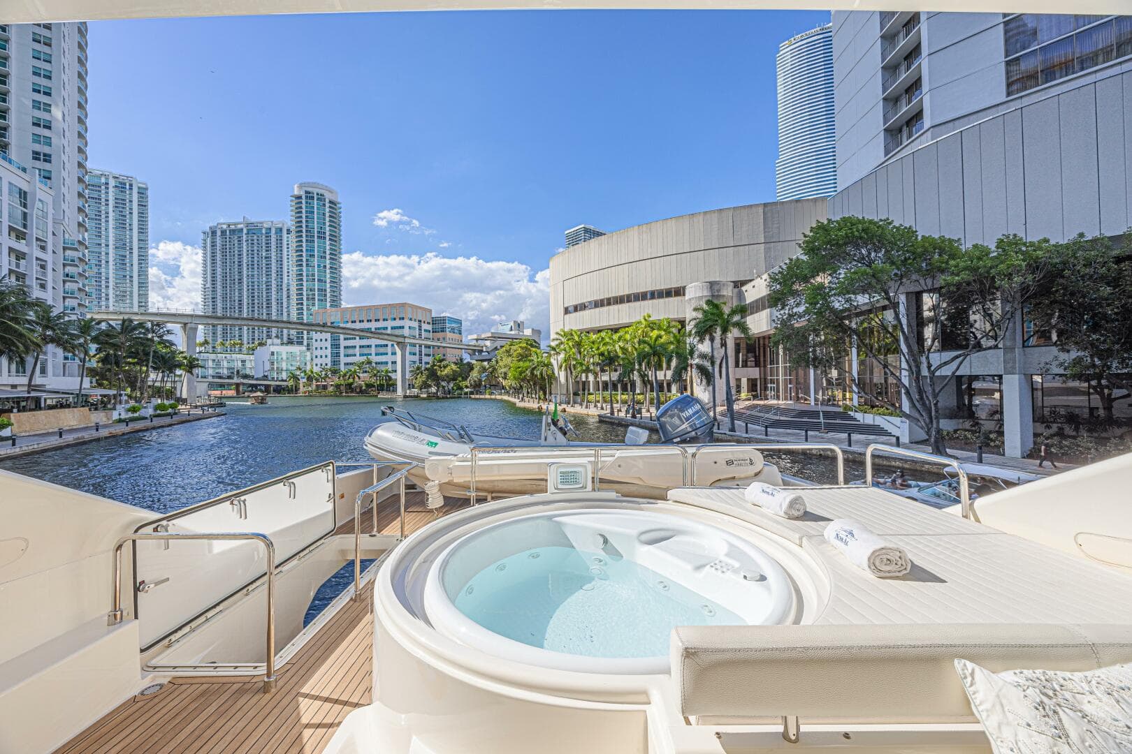 2011 Ferretti Yachts 830 — photo 25