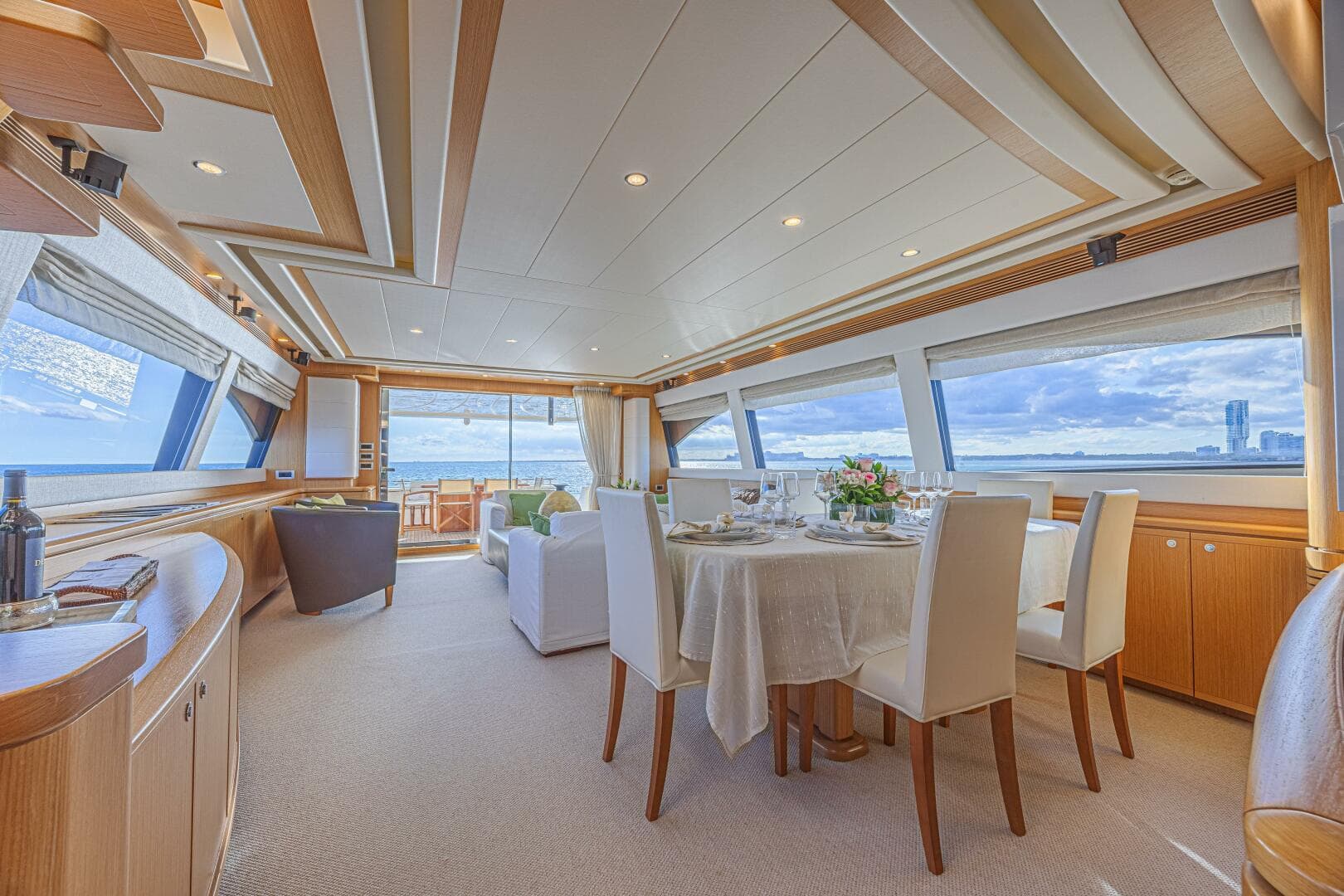 2011 Ferretti Yachts 830 — photo 40