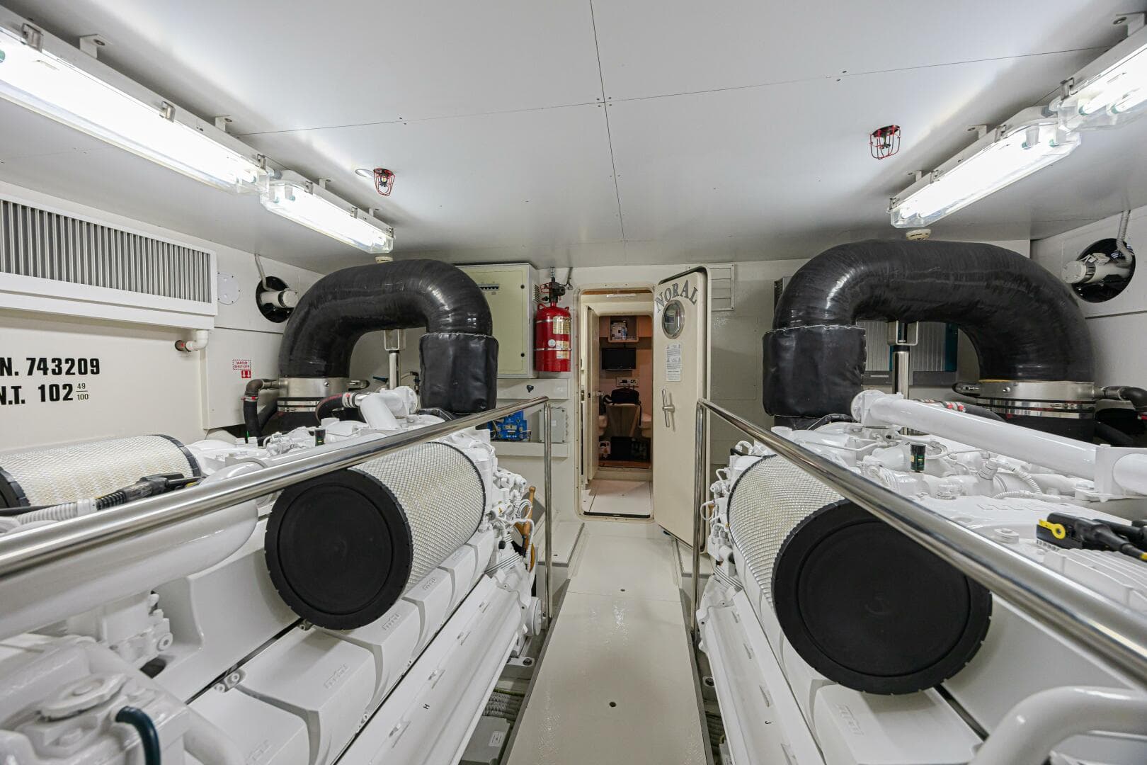 2011 Ferretti Yachts 830 — photo 79