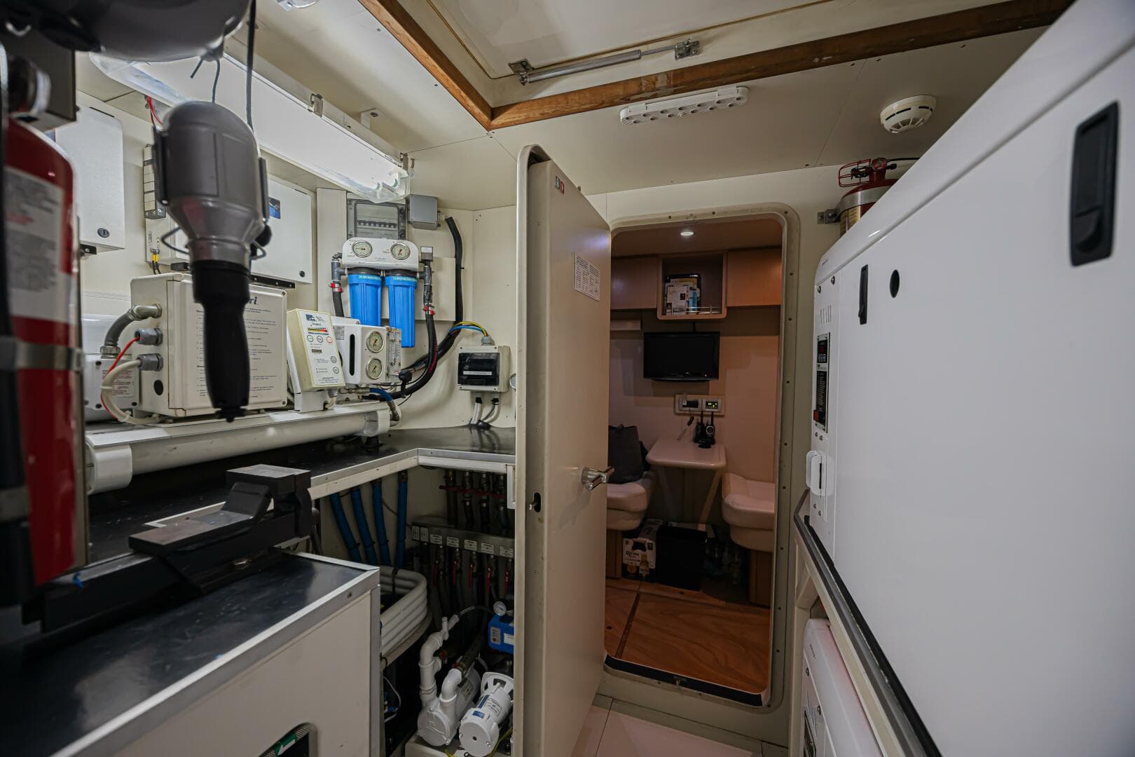 2011 Ferretti Yachts 830 — photo 78