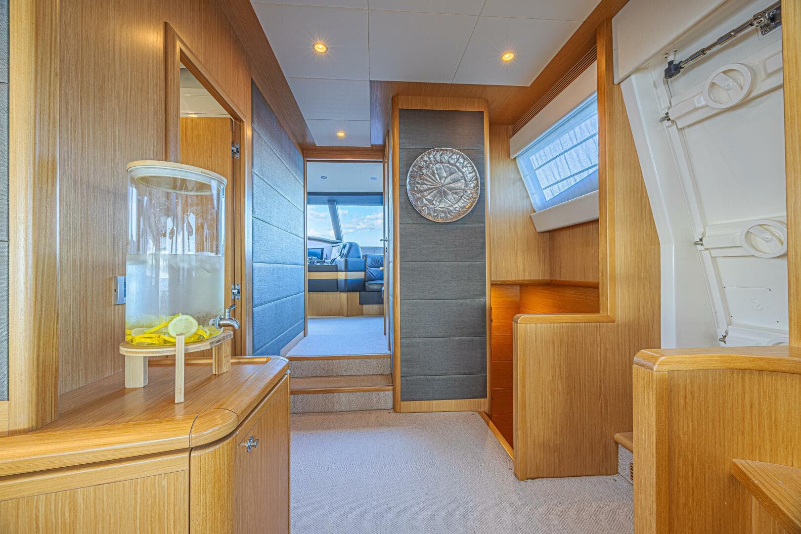 2011 Ferretti Yachts 830 — photo 49