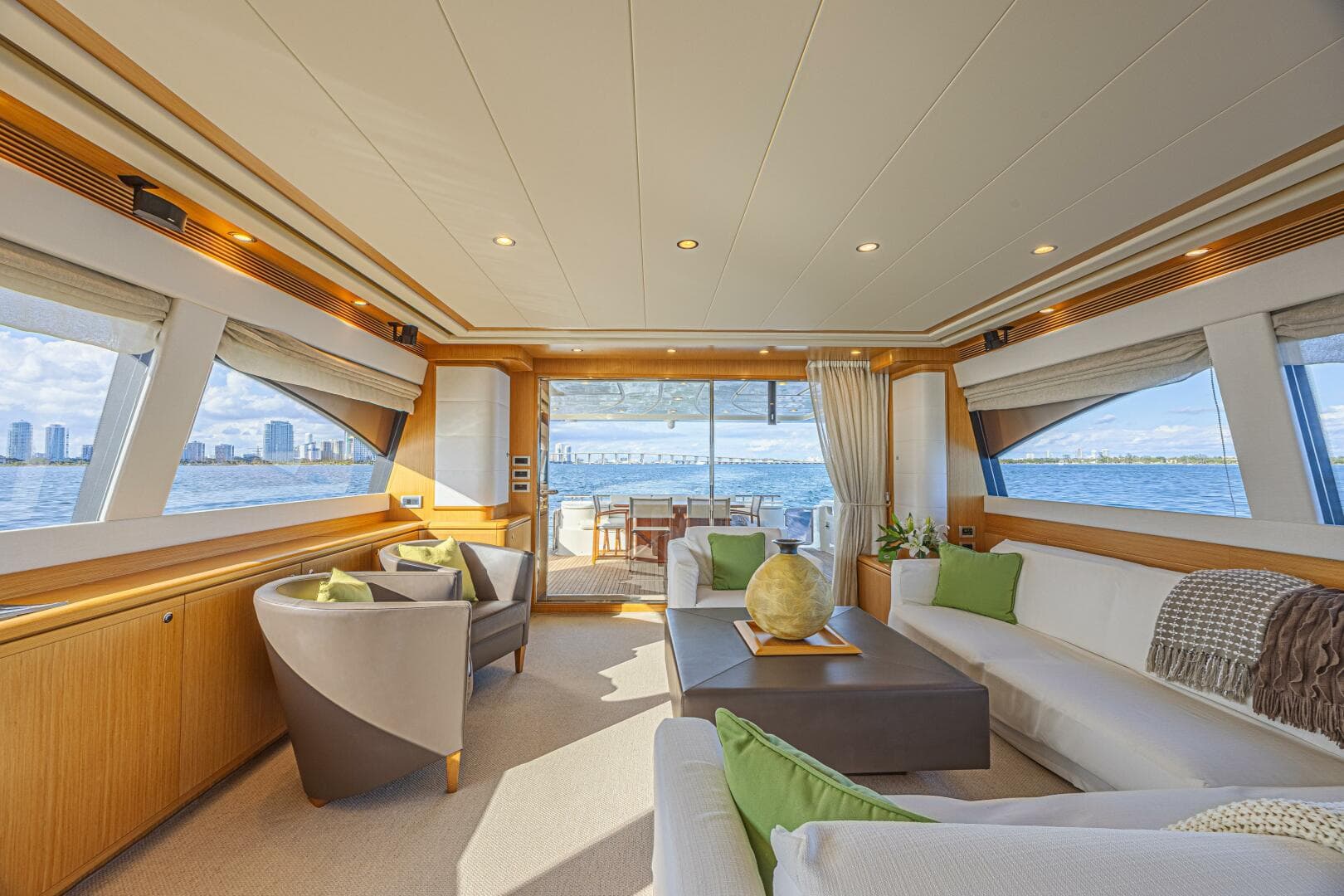 2011 Ferretti Yachts 830 — photo 37