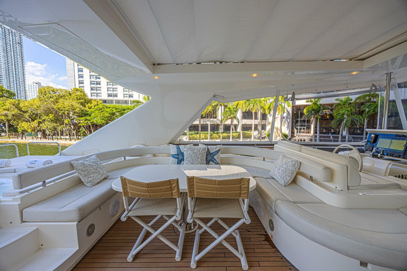 2011 Ferretti Yachts 830 — photo 10