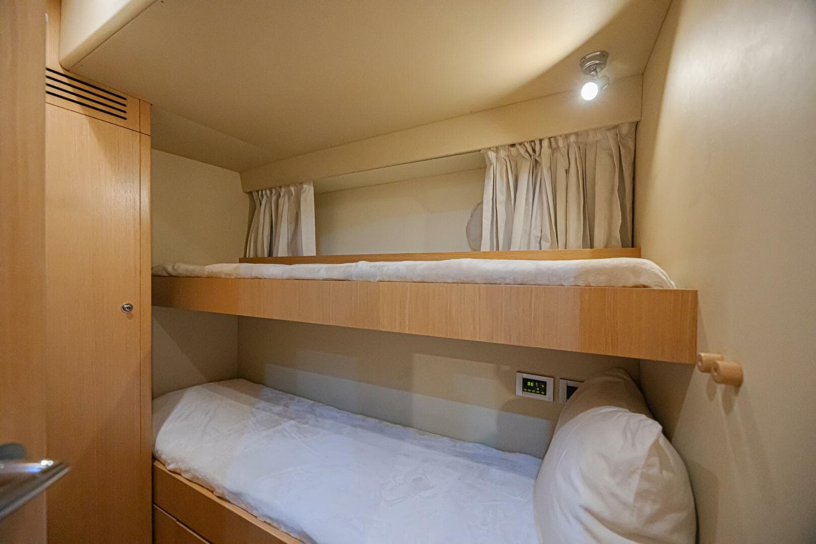 2011 Ferretti Yachts 830 — photo 74