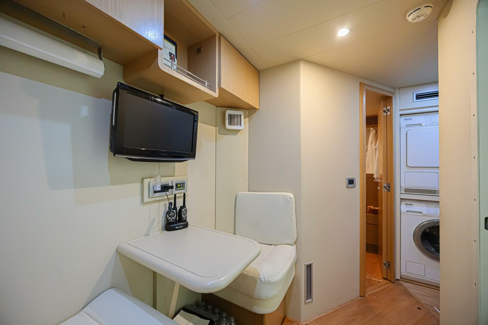 2011 Ferretti Yachts 830 — photo 62