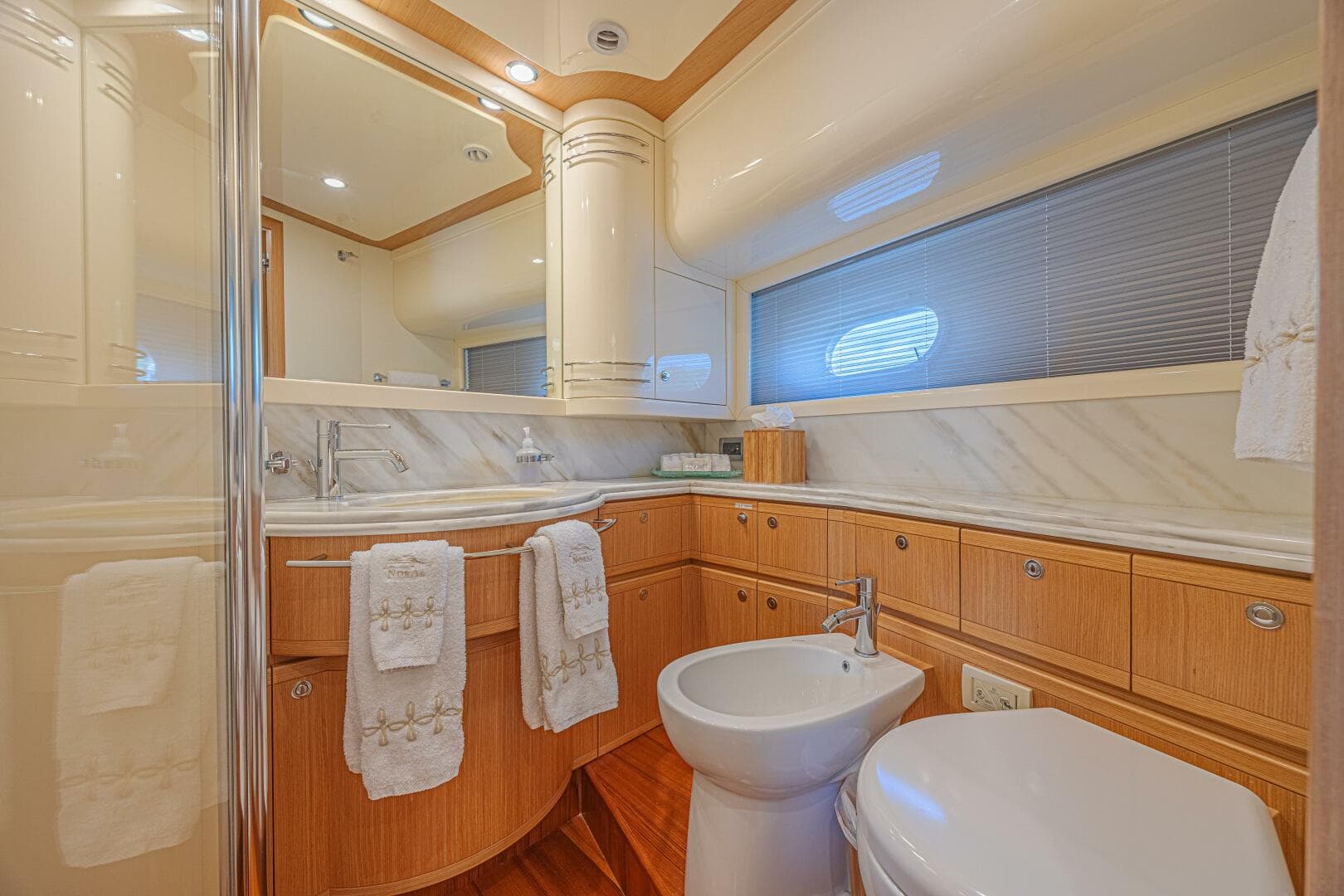 2011 Ferretti Yachts 830 — photo 70