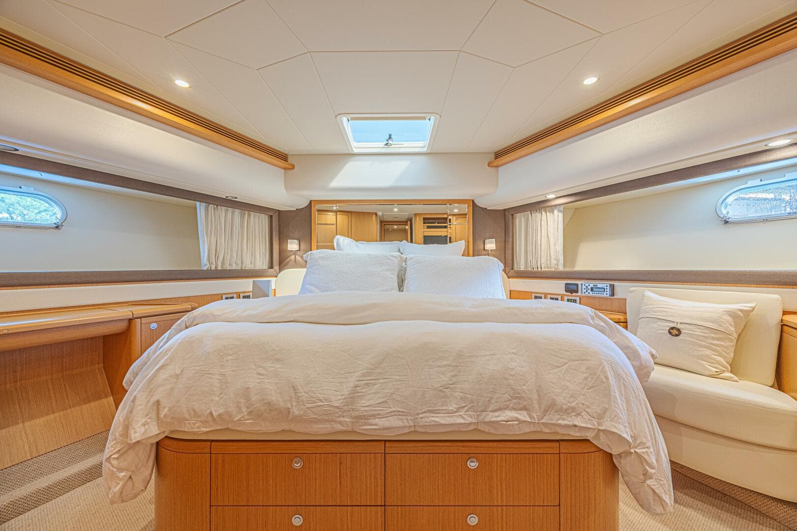 2011 Ferretti Yachts 830 — photo 69