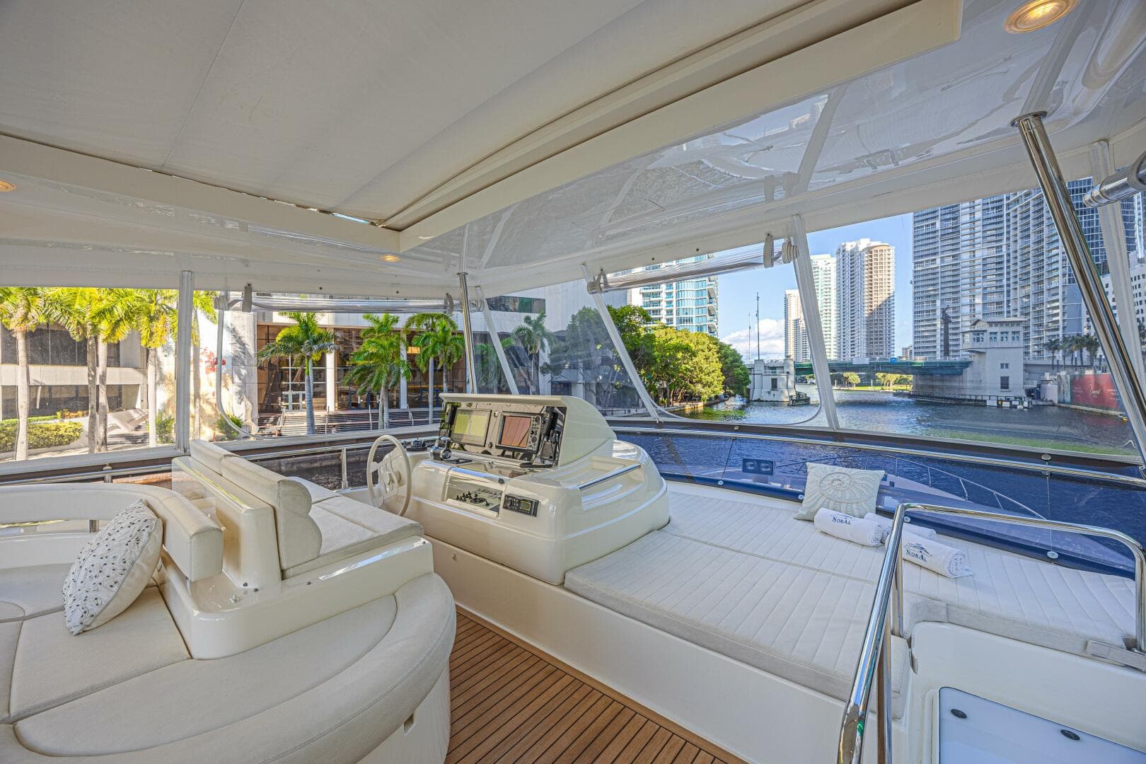 2011 Ferretti Yachts 830 — photo 12