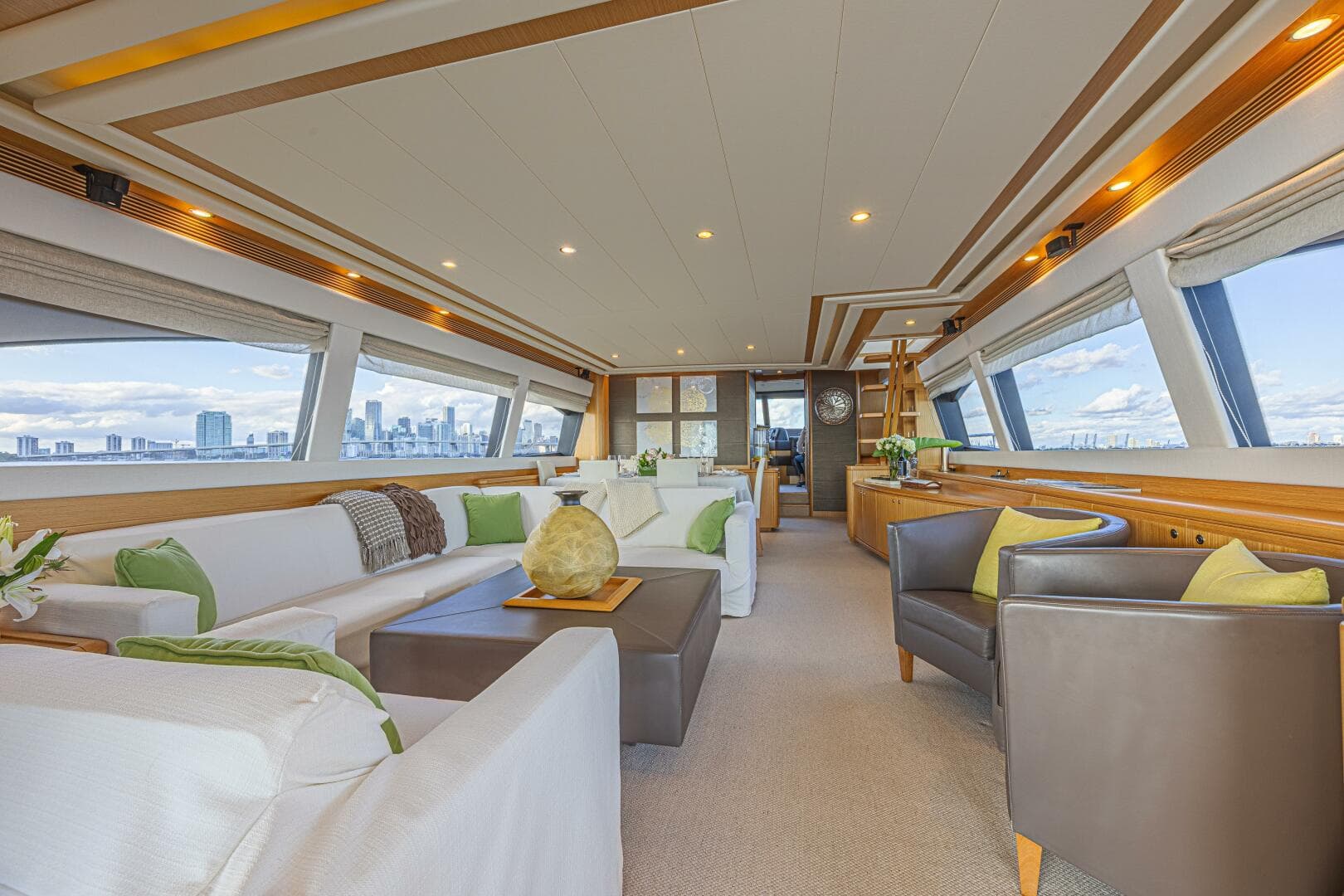 2011 Ferretti Yachts 830 — photo 45