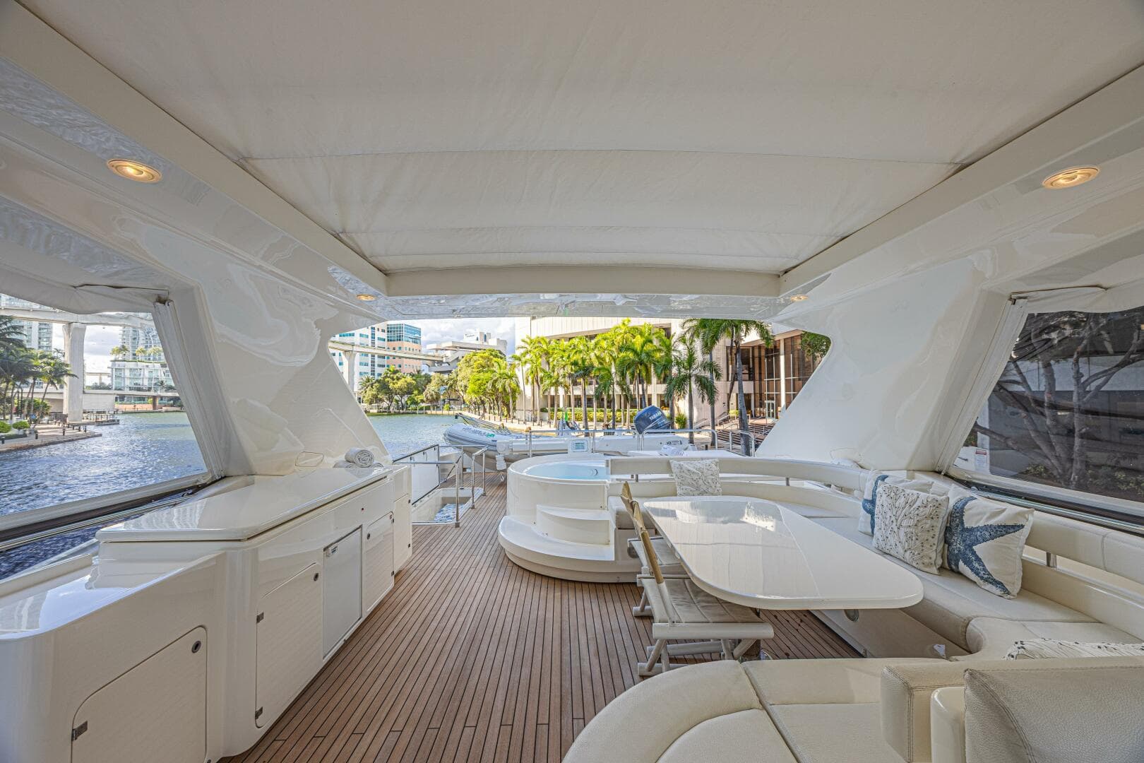 2011 Ferretti Yachts 830 — photo 23