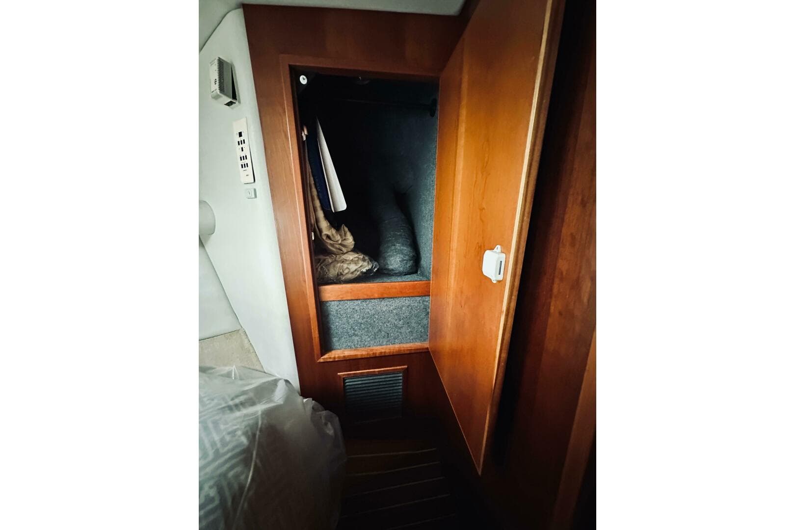 2000 Riviera 40 — photo 8