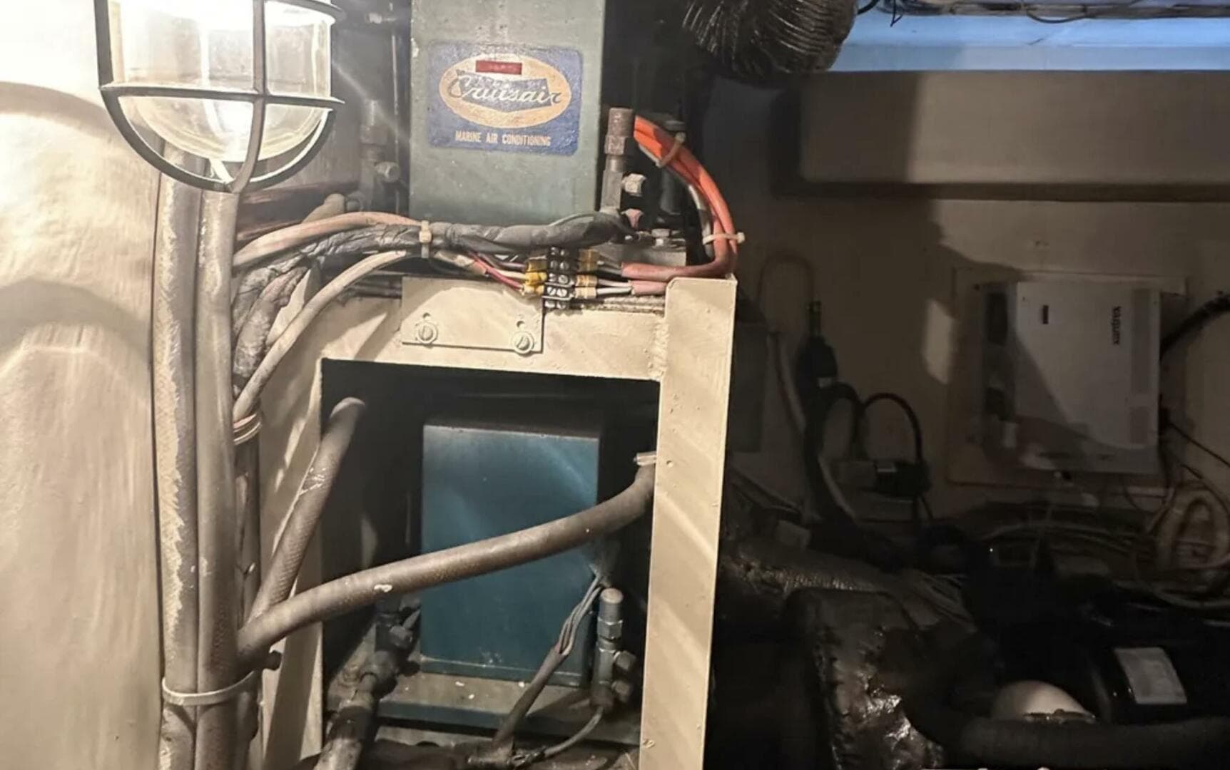 1974 Hatteras 58 Yachtfish — photo 35