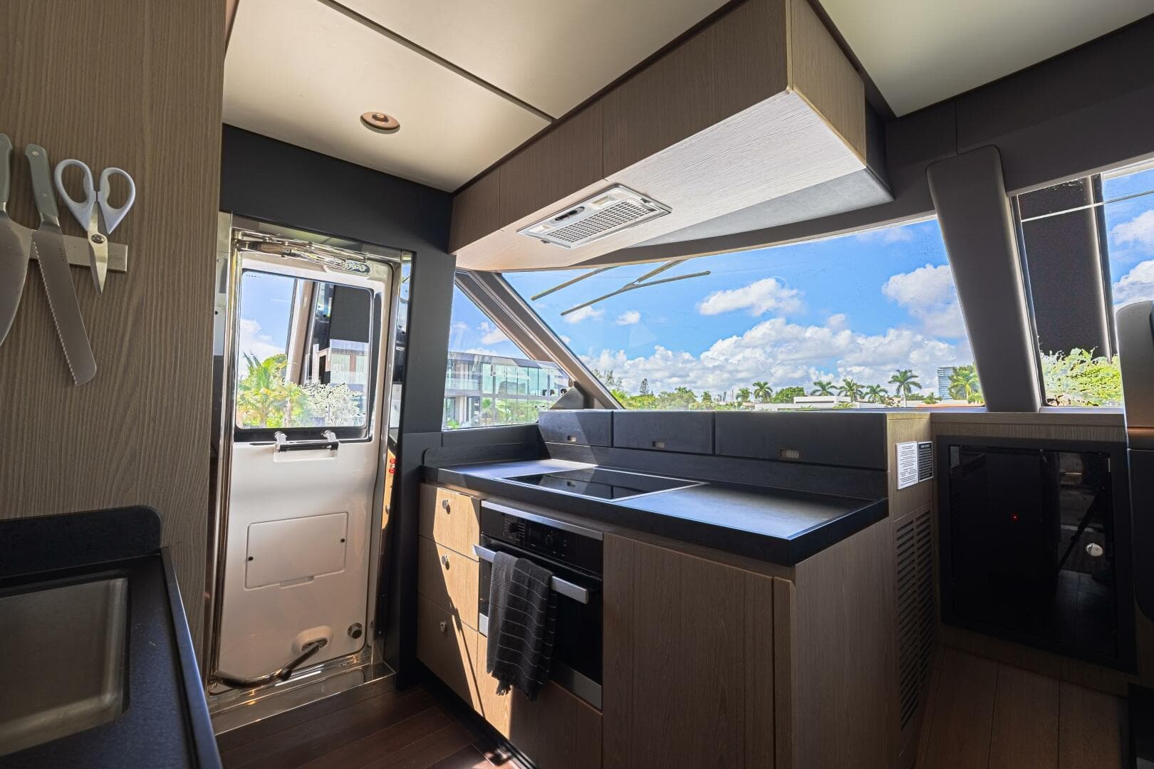 2022 Azimut Magellano 66 — photo 21