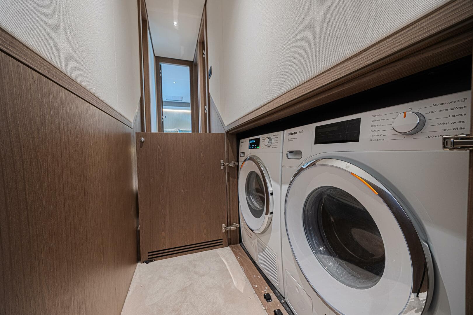 2022 Azimut Magellano 66 — photo 34